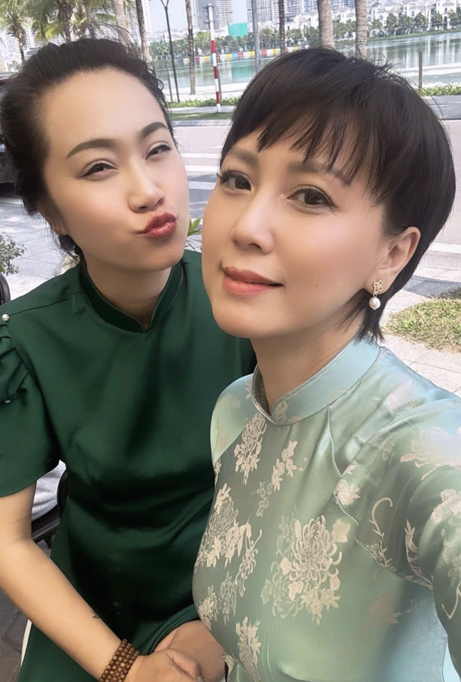 Văn Hậu du xuân cùng nhà vợ, mẹ Doãn Hải My gây sốt vì visual trẻ đẹp, một chín một mười với con  - Ảnh 8.