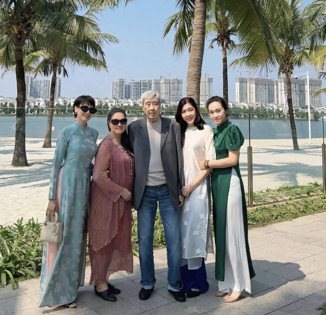 Văn Hậu du xuân cùng nhà vợ, mẹ Doãn Hải My gây sốt vì visual trẻ đẹp, một chín một mười với con  - Ảnh 11.