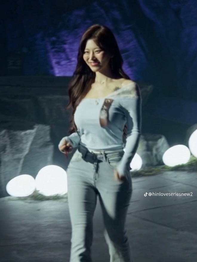 Nữ pháp sư Gen Z đang khiến cả cõi mạng phải ồn: Mẹ 1 con nhưng body không thua gì idol- Ảnh 1. Nữ pháp sư Gen Z đang khiến cả cõi mạng phải ồn: Mẹ 1 con nhưng body không thua gì idol- Ảnh 1.