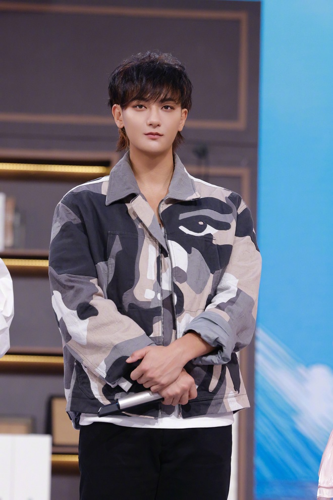 Lộ ảnh "anh sếp" về quê nàng thơ gen Z ăn Tết, diện mạo đời thường suýt nhận không ra- Ảnh 3.