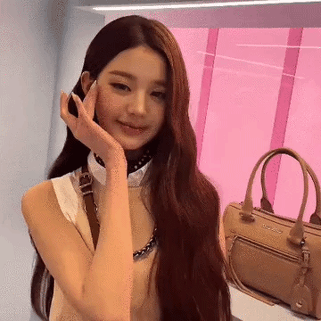 Jang Won Young hãy dừng lại trước khi quá muộn!- Ảnh 1. Jang Won Young hãy dừng lại trước khi quá muộn!- Ảnh 1.