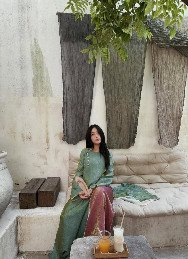 Hết Tết: Đại hội thanh lý áo dài lên ngôi, giá rẻ chưa từng thấy - Ảnh 10.