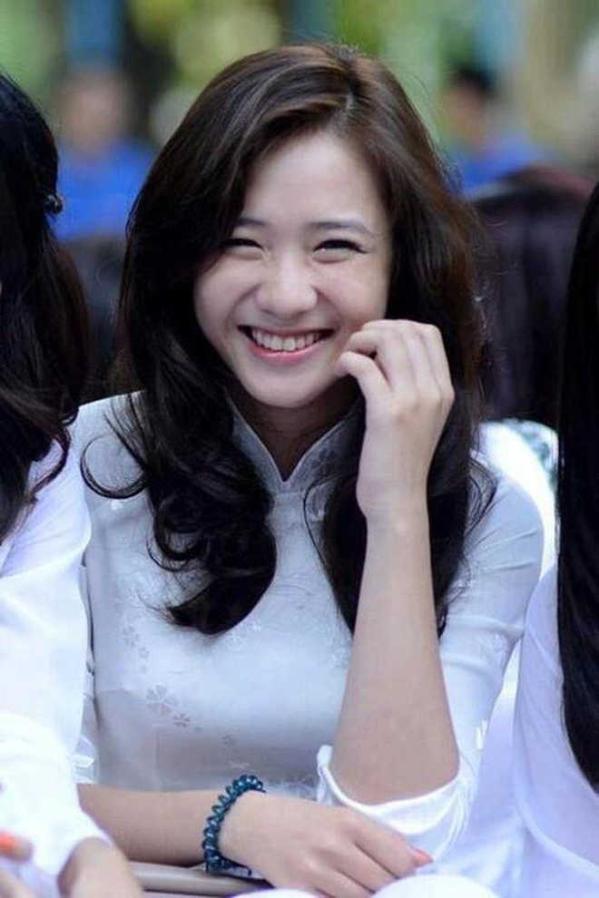 Từ hot girl mặt mộc đến mẹ bỉm dáng xịn: Trâm Anh chưa lúc nào hết slay - Ảnh 1.