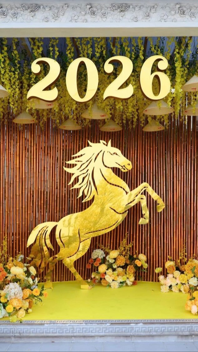 Cảnh dát vàng trong biệt thự nhà tỷ phú Johnathan Hạnh Nguyễn - Ảnh 3.