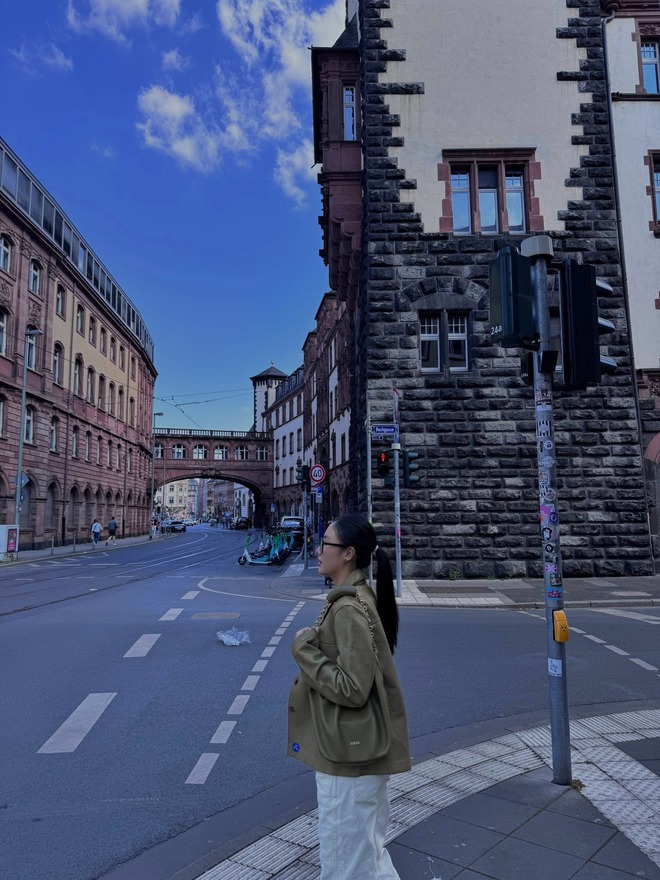 Cô gái hot nhất Thỏ Ơi!!: Thoại câu nào cũng chấn động, mặc đẹp cả trong phim lẫn ngoài đời- Ảnh 11.