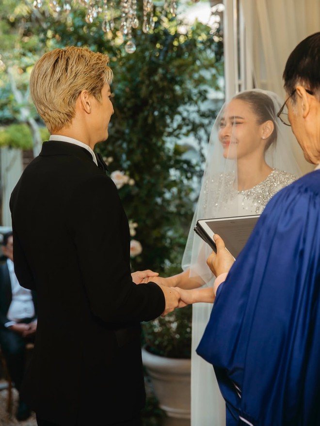 Hoa hậu Hoàn vũ bất ngờ thú nhận kết hôn từ tận 2 năm trước, danh tính ông xã khiến công chúng "bật ngửa"- Ảnh 3.