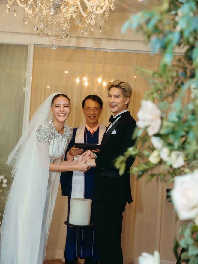 Hoa hậu Hoàn vũ bất ngờ thú nhận kết hôn từ tận 2 năm trước, danh tính ông xã khiến công chúng "bật ngửa"- Ảnh 2.