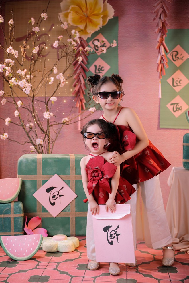 Khung hình đẹp như tranh vẽ gây bão của 3 cực phẩm nhà Khánh Thi - Phan Hiển: Lisa, Anna xinh yêu như thiên thần - Ảnh 4.