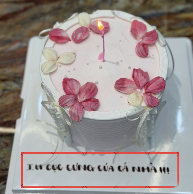 Sinh nhật tuổi 26 của Lona Kiều Loan: Nhận bó hoa khủng, chi tiết trên bánh kem gây bàn tán- Ảnh 5.