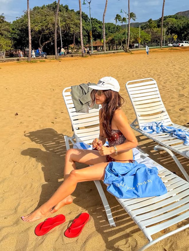 Mỹ nhân Tiệm Cà Phê Hoàng Tử diện bikini nóng “bỏng mắt”, biết tuổi tác thật mà choáng!- Ảnh 2.