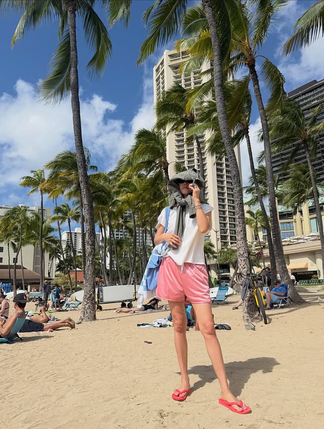 Mỹ nhân Tiệm Cà Phê Hoàng Tử diện bikini nóng “bỏng mắt”, biết tuổi tác thật mà choáng!- Ảnh 5.