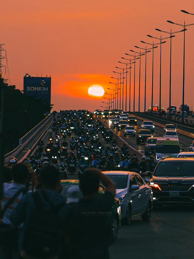 Mặt trời “mở fan meeting” tại Việt Nam khiến nửa giới nhiếp ảnh Sài Gòn vác tài sản trăm triệu ra chầu chực - Ảnh 2.