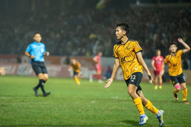 Hy hữu tại V.League: Vì sao thủ môn CLB Thanh Hoá phải lên đá tiền đạo? - Ảnh 4.