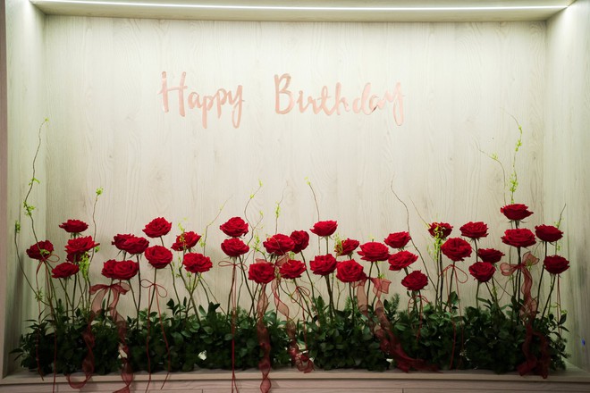 Chồng hơn 17 tuổi làm gì mà khiến Hoa hậu Khánh Vân bật khóc? - Ảnh 2.