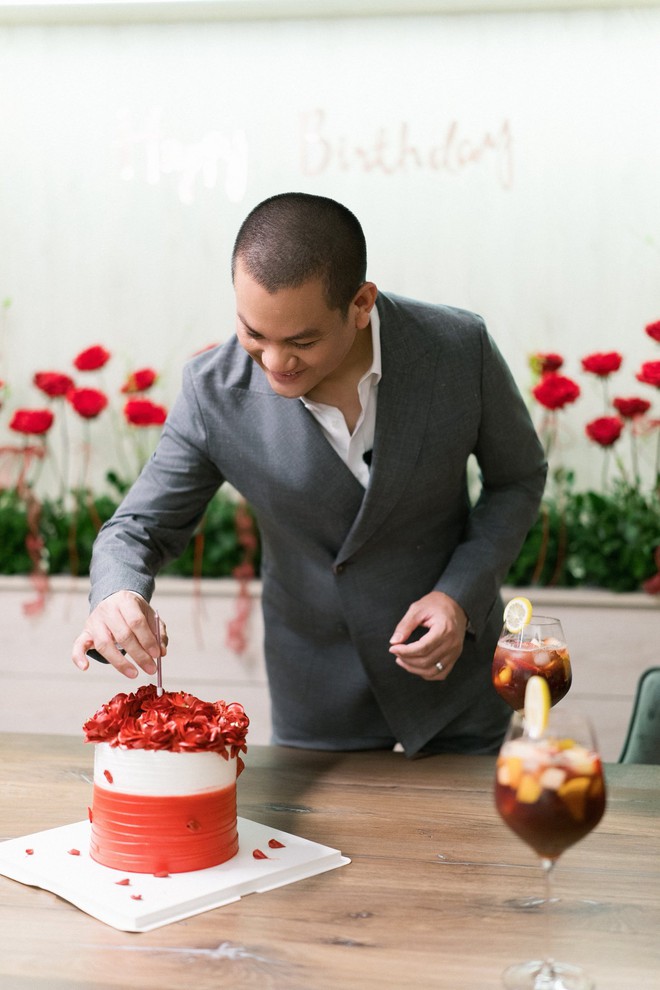 Chồng hơn 17 tuổi làm gì mà khiến Hoa hậu Khánh Vân bật khóc? - Ảnh 1.