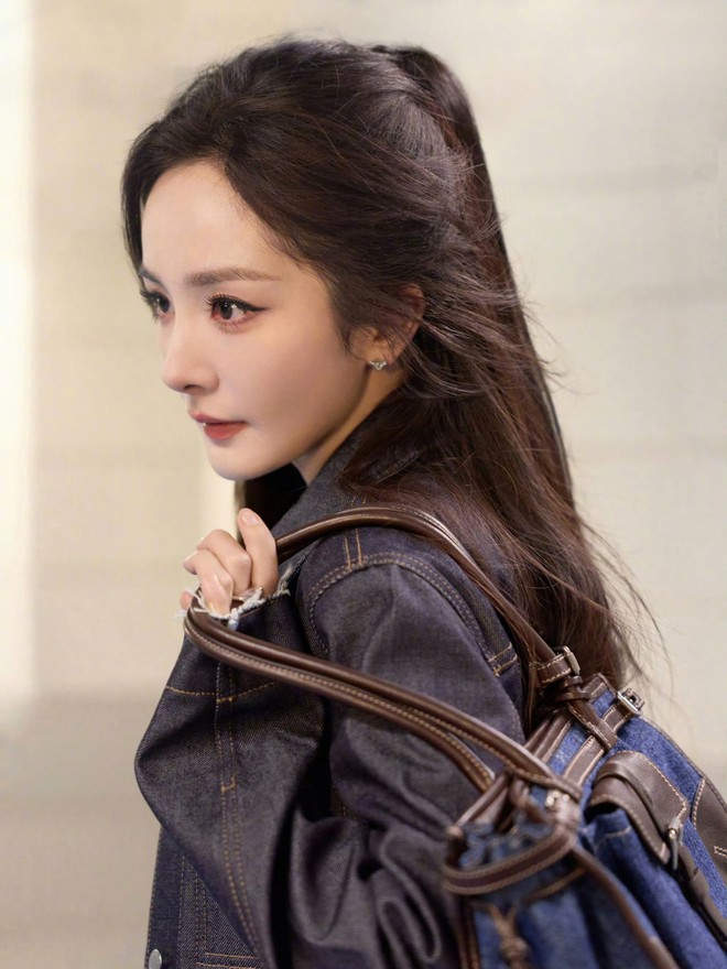 Đời khi không có filter: Dương Mịch lộ nhan sắc thật khi bị bắt gặp ở Milan- Ảnh 4.