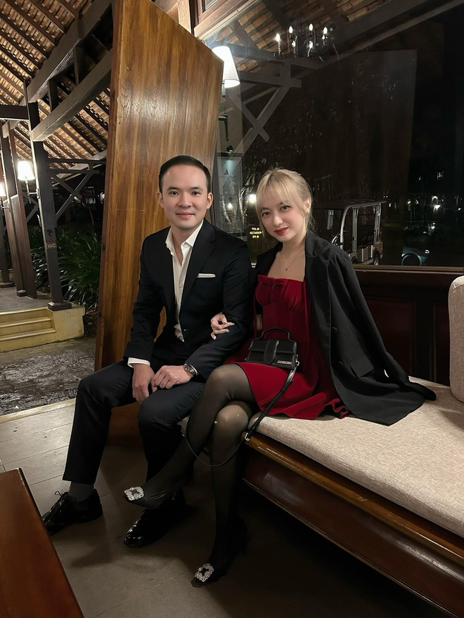 Mở bát Vbiz 2026: Nữ ca sĩ được cầu hôn, danh tính bạn trai gây bất ngờ- Ảnh 5. Mở bát Vbiz 2026: Nữ ca sĩ được cầu hôn, danh tính bạn trai gây bất ngờ- Ảnh 5.