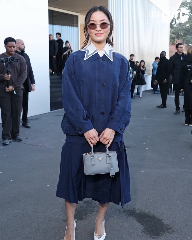 Show Prada năm nay: Tỷ phú Mark Zuckerberg ngồi front row gây tranh cãi, 2 nữ thần Hàn Quốc đọ sắc trong 1 khung hình- Ảnh 9.