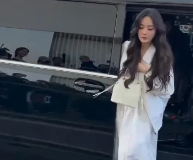 Dương Mịch sao lại bị đối xử thế này?- Ảnh 4.