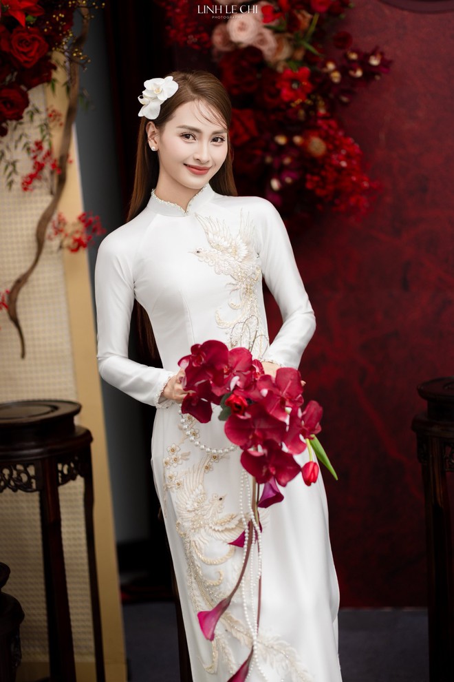 Ảnh nét căng: MC Mù Tạt đeo vàng nặng trĩu lên xe hoa cùng tuyển thủ Đức Huy,"nắn chồng" cực gắt ngay đêm tân hôn- Ảnh 18.