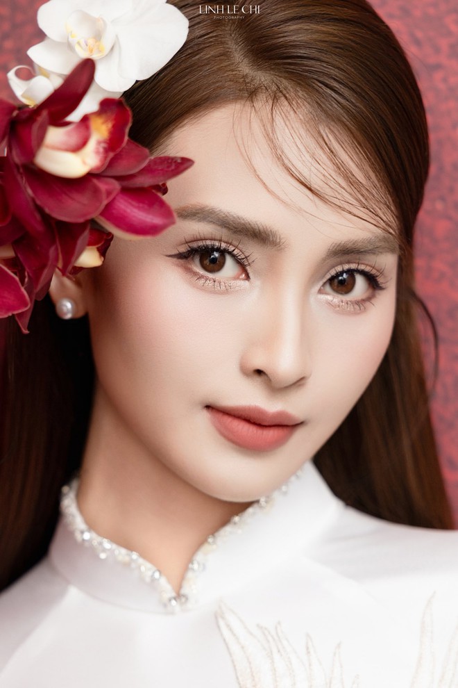 Ảnh nét căng: MC Mù Tạt đeo vàng nặng trĩu lên xe hoa cùng tuyển thủ Đức Huy,"nắn chồng" cực gắt ngay đêm tân hôn- Ảnh 14.