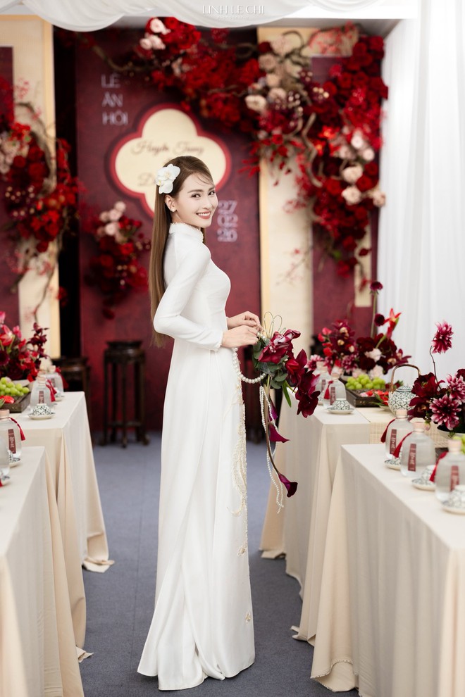 Ảnh nét căng: MC Mù Tạt đeo vàng nặng trĩu lên xe hoa cùng tuyển thủ Đức Huy,"nắn chồng" cực gắt ngay đêm tân hôn- Ảnh 22.