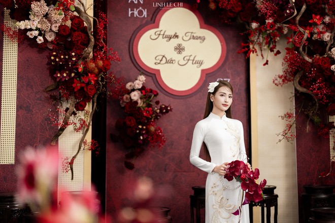 Ảnh nét căng: MC Mù Tạt đeo vàng nặng trĩu lên xe hoa cùng tuyển thủ Đức Huy,"nắn chồng" cực gắt ngay đêm tân hôn- Ảnh 20.