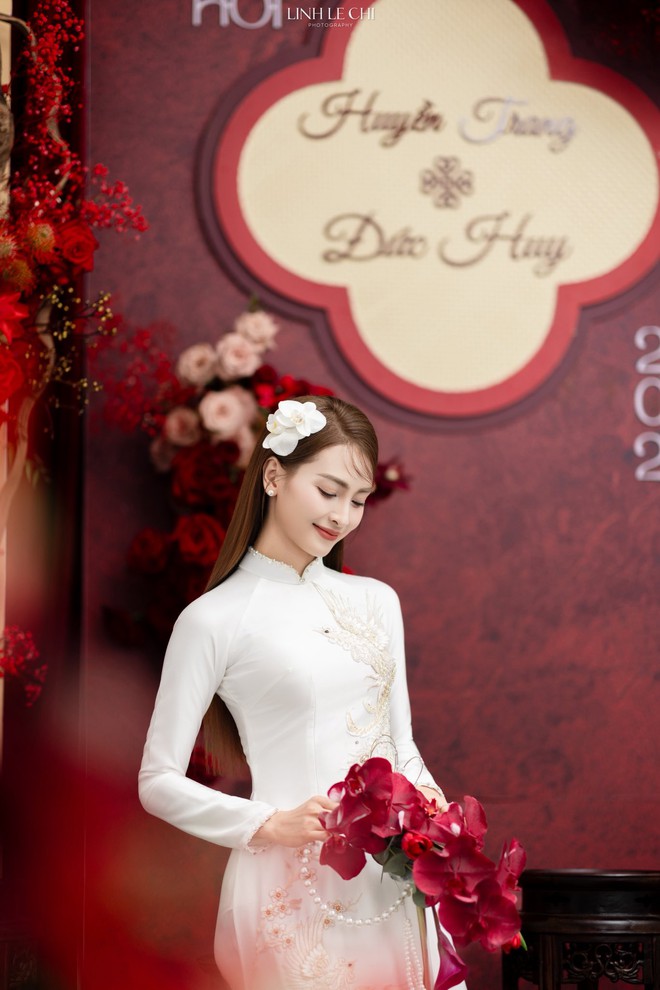 Ảnh nét căng: MC Mù Tạt đeo vàng nặng trĩu lên xe hoa cùng tuyển thủ Đức Huy,"nắn chồng" cực gắt ngay đêm tân hôn- Ảnh 21.