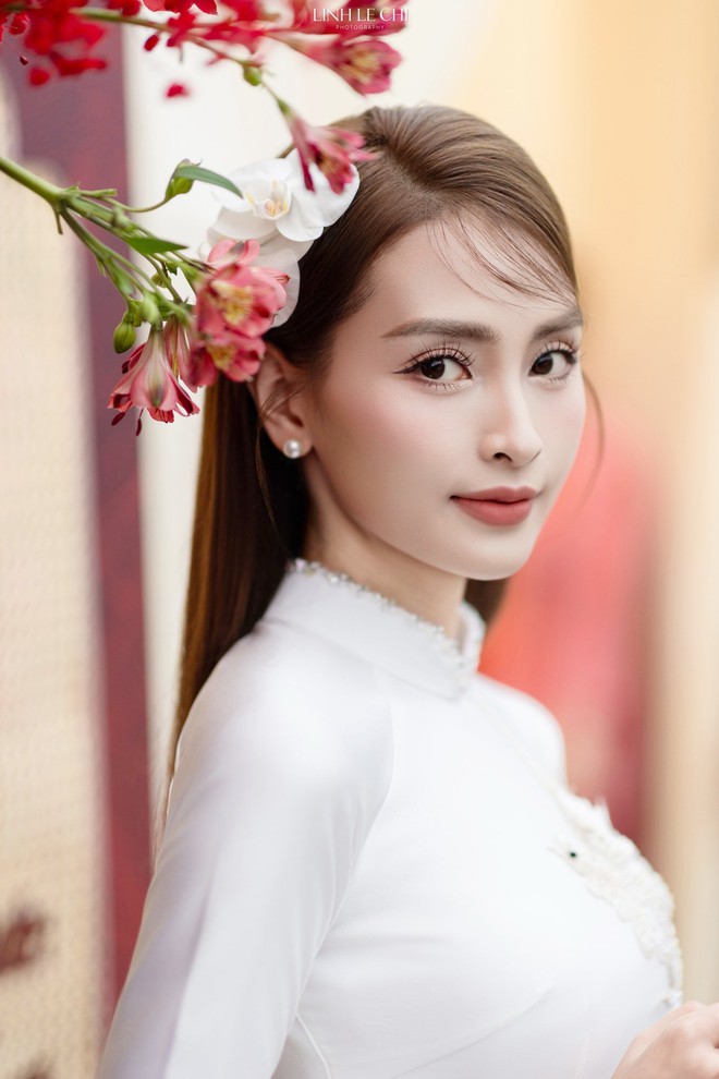 Ảnh nét căng: MC Mù Tạt đeo vàng nặng trĩu lên xe hoa cùng tuyển thủ Đức Huy,"nắn chồng" cực gắt ngay đêm tân hôn- Ảnh 16.