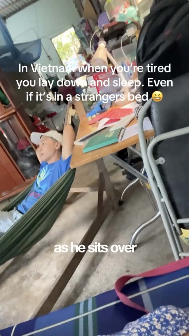 Nữ khách Tây bối rối khi được ông chú miền Tây mời lên giường ngủ chung với vợ con - Ảnh 2.