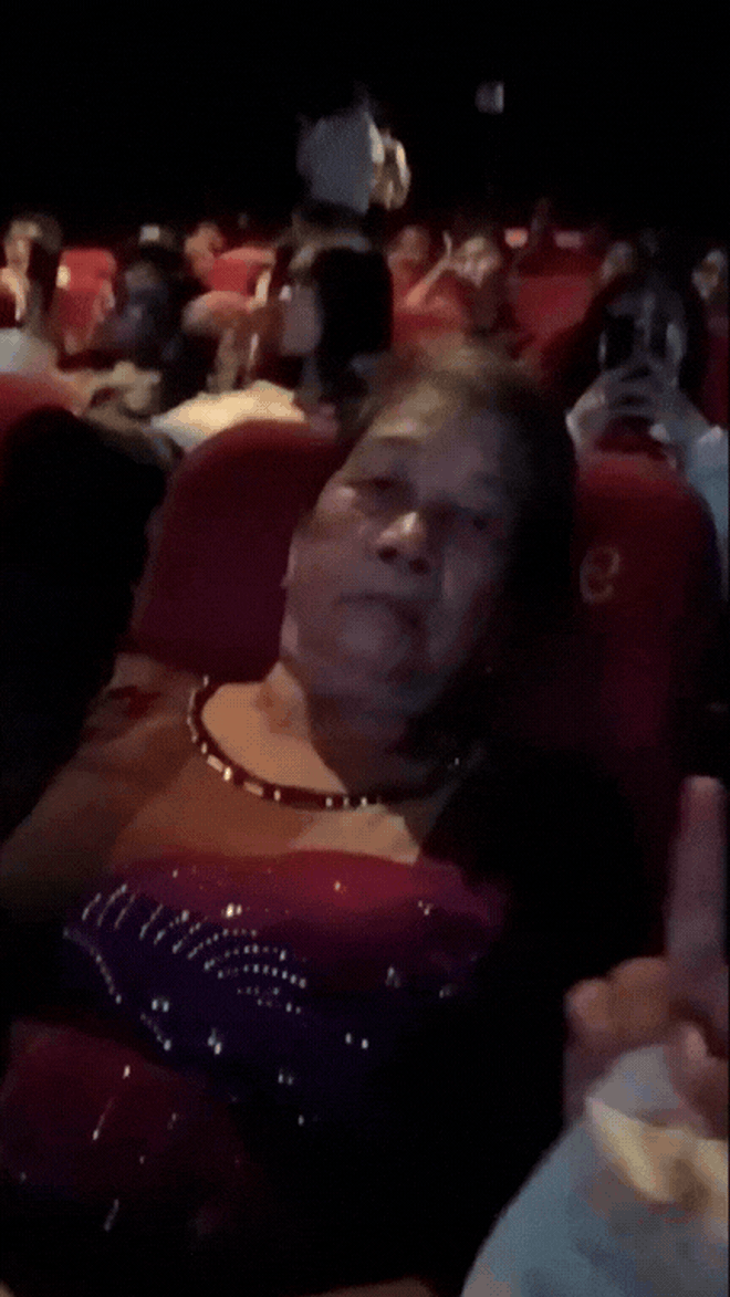 Xúc động cú lừa ngọt ngào của nam sinh An Giang, dùng hợp đồng quảng cáo ảo đưa ông bà đi tận hưởng tuổi già - Ảnh 2.