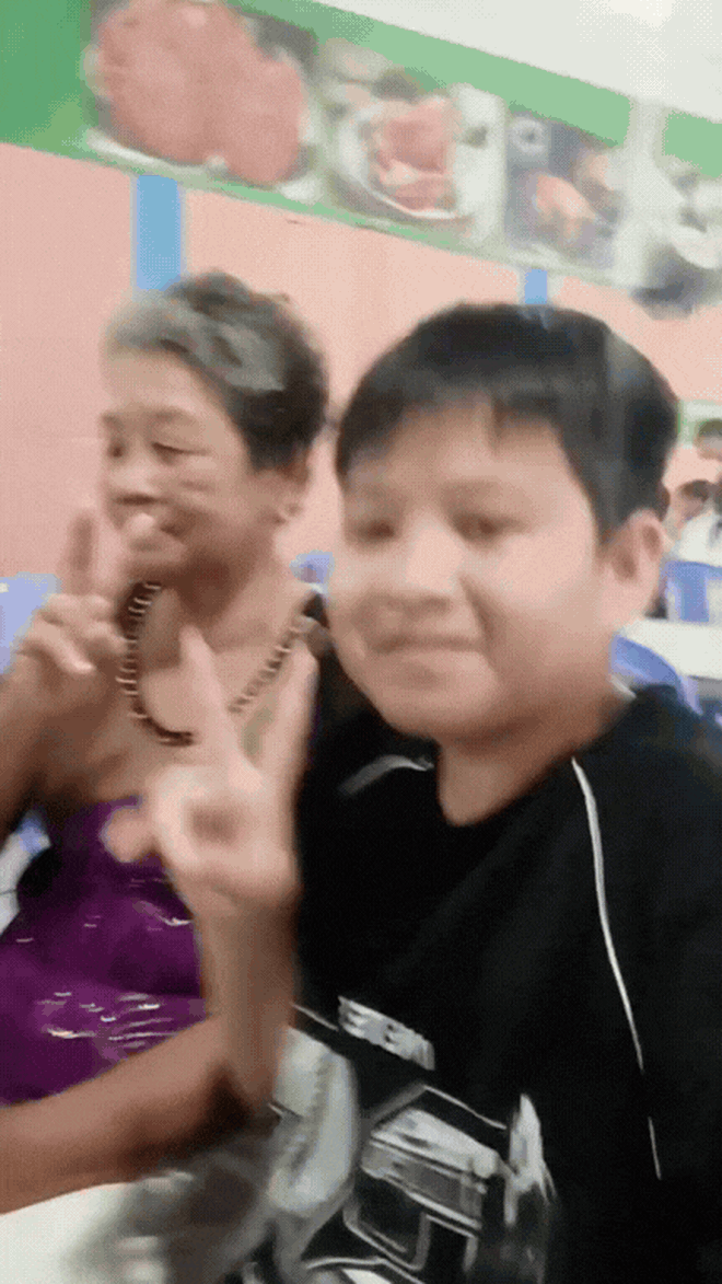 Xúc động cú lừa ngọt ngào của nam sinh An Giang, dùng hợp đồng quảng cáo ảo đưa ông bà đi tận hưởng tuổi già - Ảnh 7.