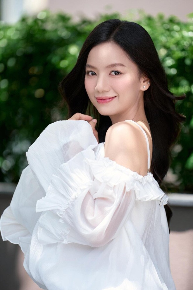 Mỹ nhân này là "phượng hoàng tái sinh" showbiz: Gương mặt tuyệt đối điện ảnh, style ngày càng lên hương chạm nóc- Ảnh 1.