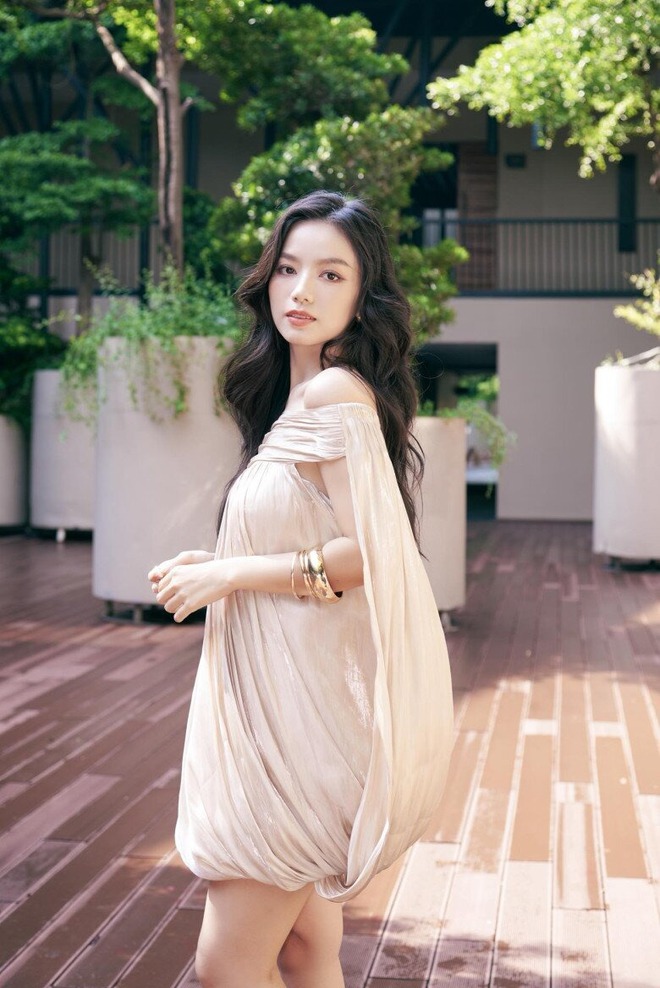 Mỹ nhân này là "phượng hoàng tái sinh" showbiz: Gương mặt tuyệt đối điện ảnh, style ngày càng lên hương chạm nóc- Ảnh 4.