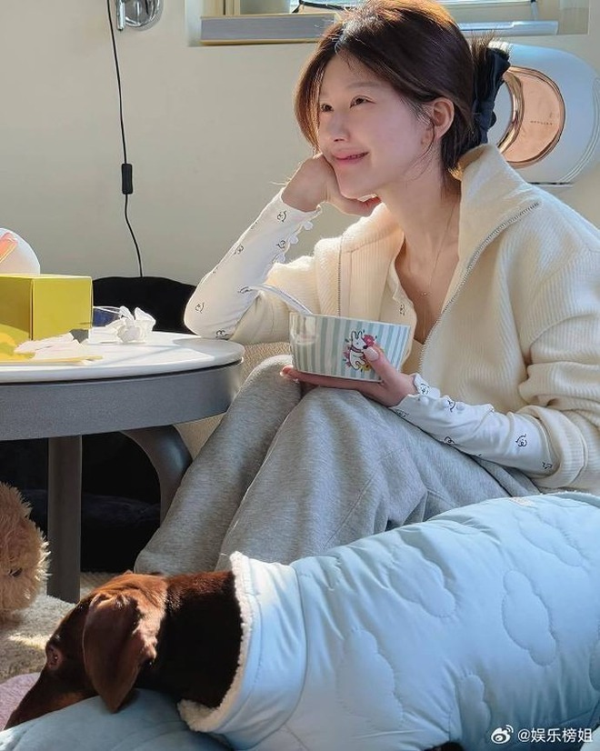 Ngoại lệ showbiz: "Thánh nữ sold out" mặc gì cũng hot, Trung Quốc 1,4 tỷ dân không ai làm lại- Ảnh 9.