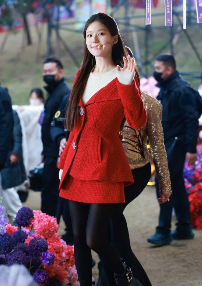 Ngoại lệ showbiz: "Thánh nữ sold out" mặc gì cũng hot, Trung Quốc 1,4 tỷ dân không ai làm lại- Ảnh 11.