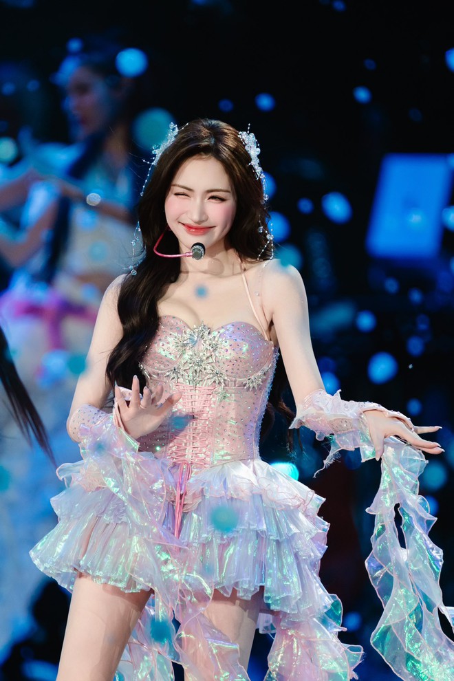 Văn Toàn nhắc thẳng mặt Hoà Minzy: Trả nợ đi, tết đến nơi rồi!- Ảnh 4.