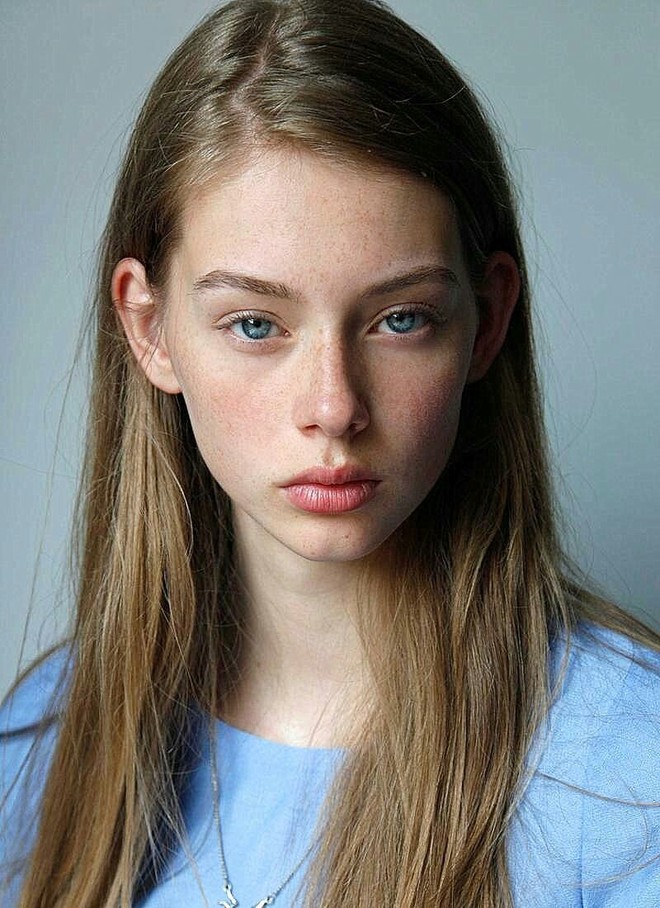 "Cục vàng" của Chanel là nữ thần phương Bắc có đôi mắt xanh rực rỡ, nhìn vào chỉ sợ bị thôi miên- Ảnh 3.