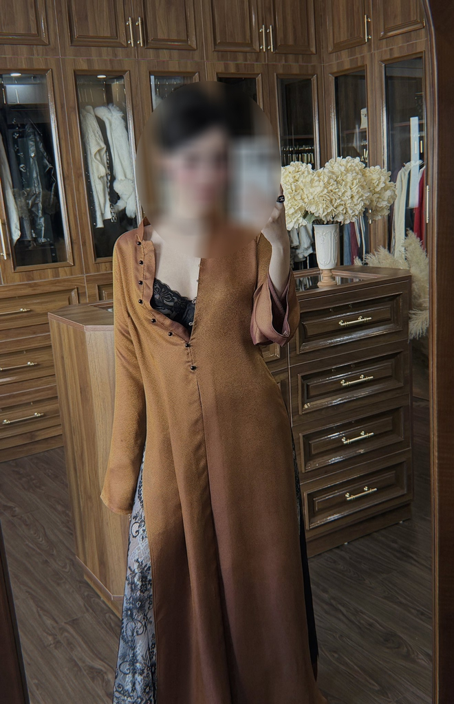 Uyển Ân hứng chỉ trích vì chụp ảnh Tết cùng kiểu áo dài cách tân gây tranh cãi- Ảnh 5.