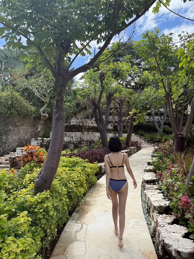 Tình tin đồn G-Dragon thả dáng với bikini, U40 mà "cháy" cỡ này!- Ảnh 3.