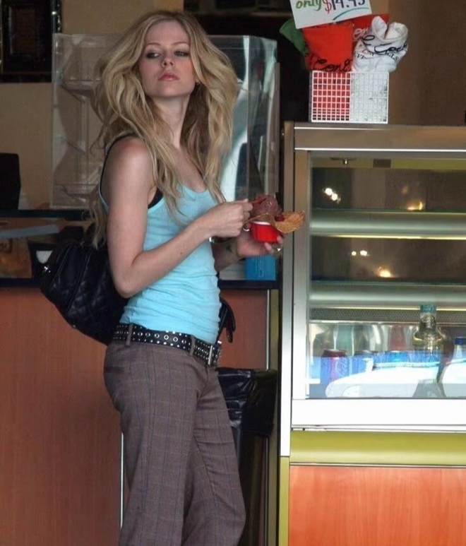 Hot lại diện mạo năm 19 tuổi của công chúa ma cà rồng từng đẹp nhất nhì làng nhạc- Ảnh 4.