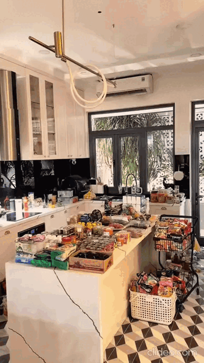 Video 18 giây của Diệp Lâm Anh khiến 2 triệu người thấy "đã”- Ảnh 1.