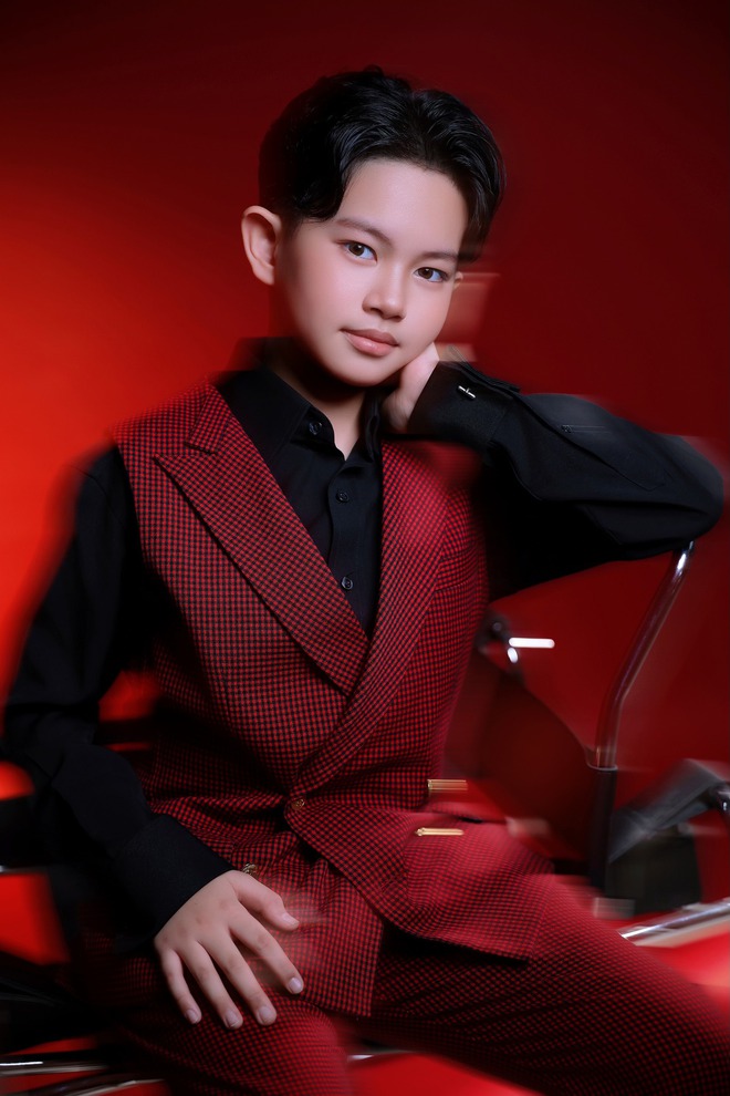 Quý tử "cực phẩm" nhà Phan Hiển: Thần thái chuẩn soái ca, bảng thành tích vượt xa ông bố nổi tiếng mới gâu choáng  - Ảnh 7.