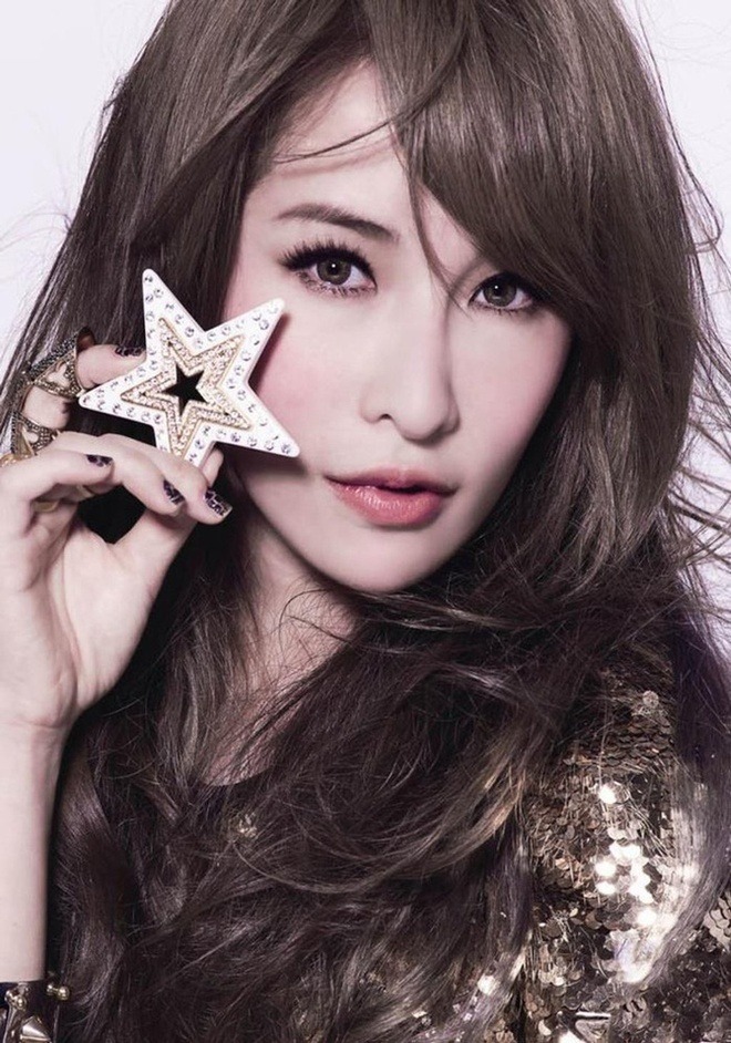 Nữ ca sĩ bị tai nạn đến hủy dung: Vết thương hoại tử 2 tháng, giờ gây sốc với "gương mặt rắn" méo mó- Ảnh 12.