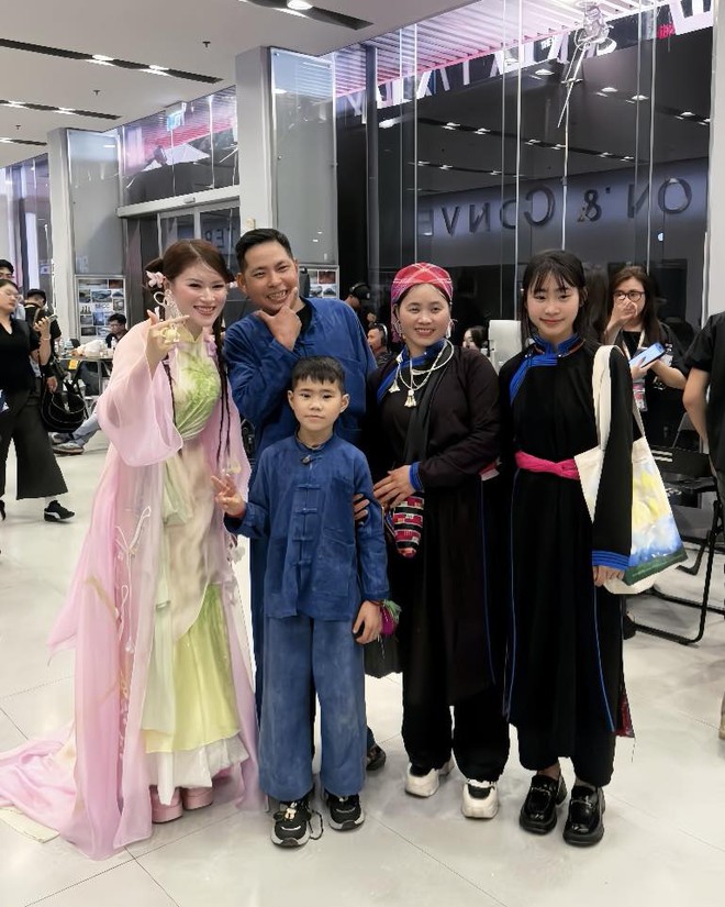 Gia đình chị Thông hội ngộ Jun Phạm nhưng sao lại thiếu bé Thư?  - Ảnh 6.