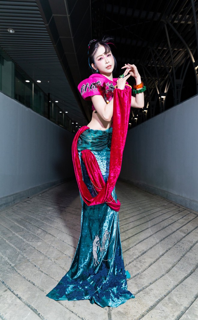 Không nhận ra Châu Tuyết Vân ở WeChoice Awards: Visual "bùng nổ" khoe trọn vòng eo con kiến, "outfit chặt chém" giữa rừng sao Vbiz - Ảnh 8.