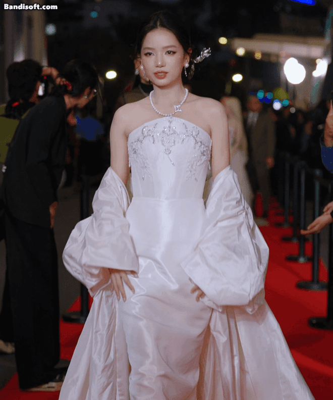 Mỹ nhân duy nhất xứng đáng là "thần tiên tỷ tỷ" ở WeChoice Awards 2025, mọi đường nét đều chuẩn tuyệt tác trời ban- Ảnh 4.