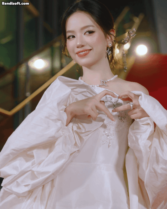 Mỹ nhân duy nhất xứng đáng là "thần tiên tỷ tỷ" ở WeChoice Awards 2025, mọi đường nét đều chuẩn tuyệt tác trời ban- Ảnh 5.