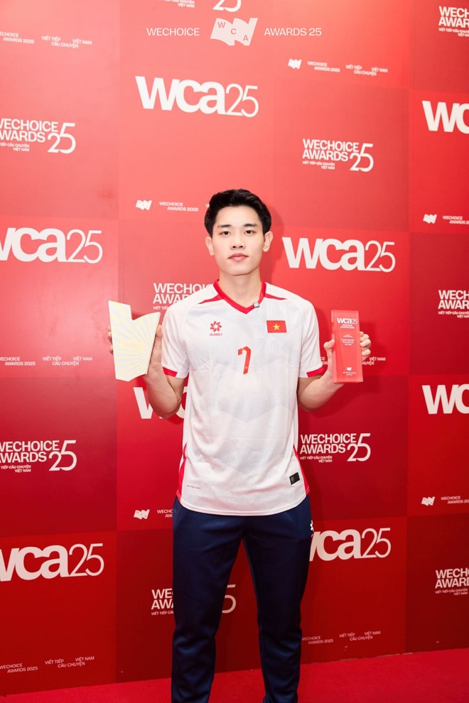 Trọn vẹn visual "tuyệt đối điện ảnh" của Đình Bắc ở WeChoice Awards, "cầu thủ quốc dân" vừa giỏi vừa đẹp, hút fan bậc nhất!- Ảnh 21.