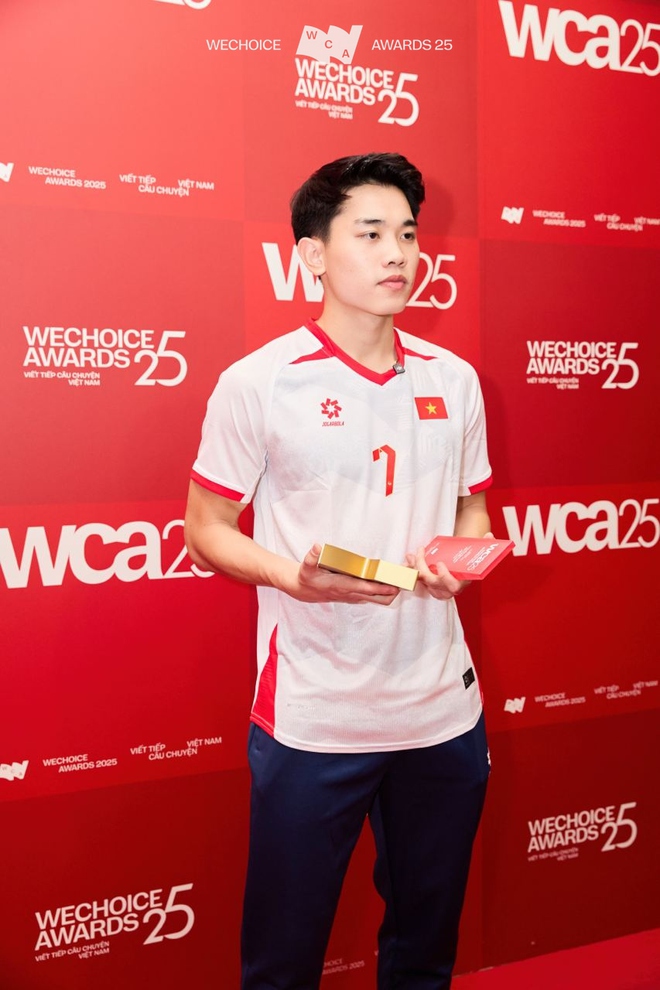 Trọn vẹn visual "tuyệt đối điện ảnh" của Đình Bắc ở WeChoice Awards, "cầu thủ quốc dân" vừa giỏi vừa đẹp, hút fan bậc nhất!- Ảnh 20.